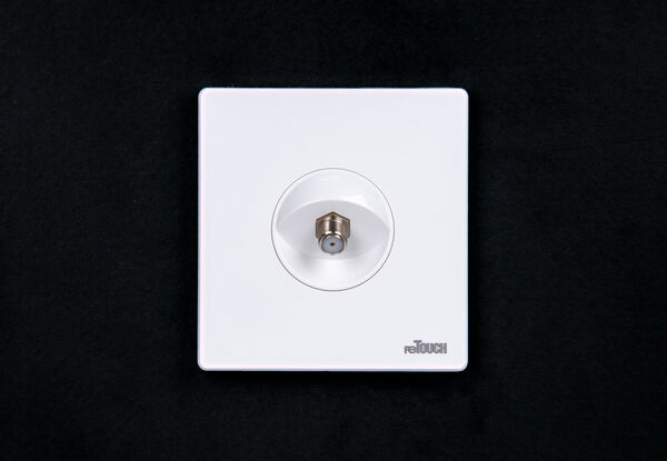 ULT-M052W — Retouch Switch & Socket