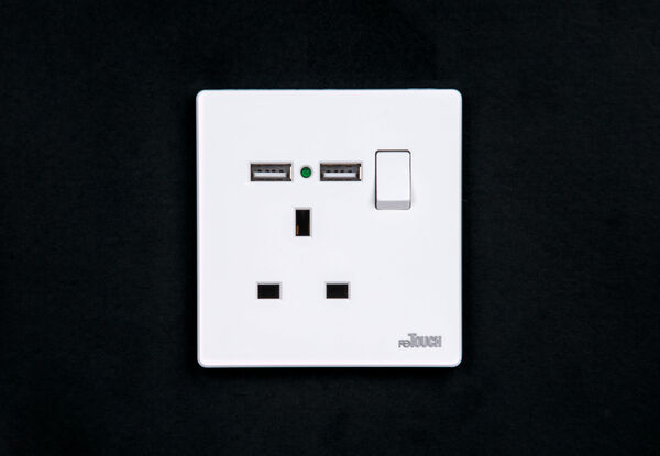 ULT-M0813USBW — Retouch Switch & Socket