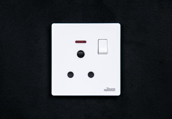 ULT-M0815W — Retouch Switch & Socket