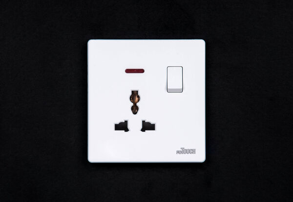 ULT-M08913W — Retouch Switch & Socket
